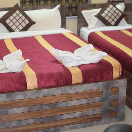 Recline Hotel And Restaurant Gauripur Buitenkant foto