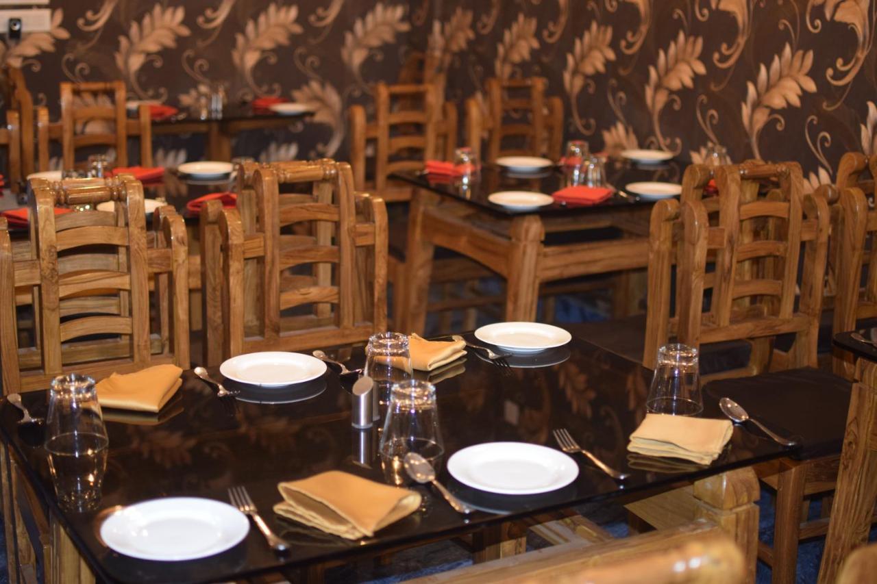 Recline Hotel And Restaurant Gauripur Buitenkant foto